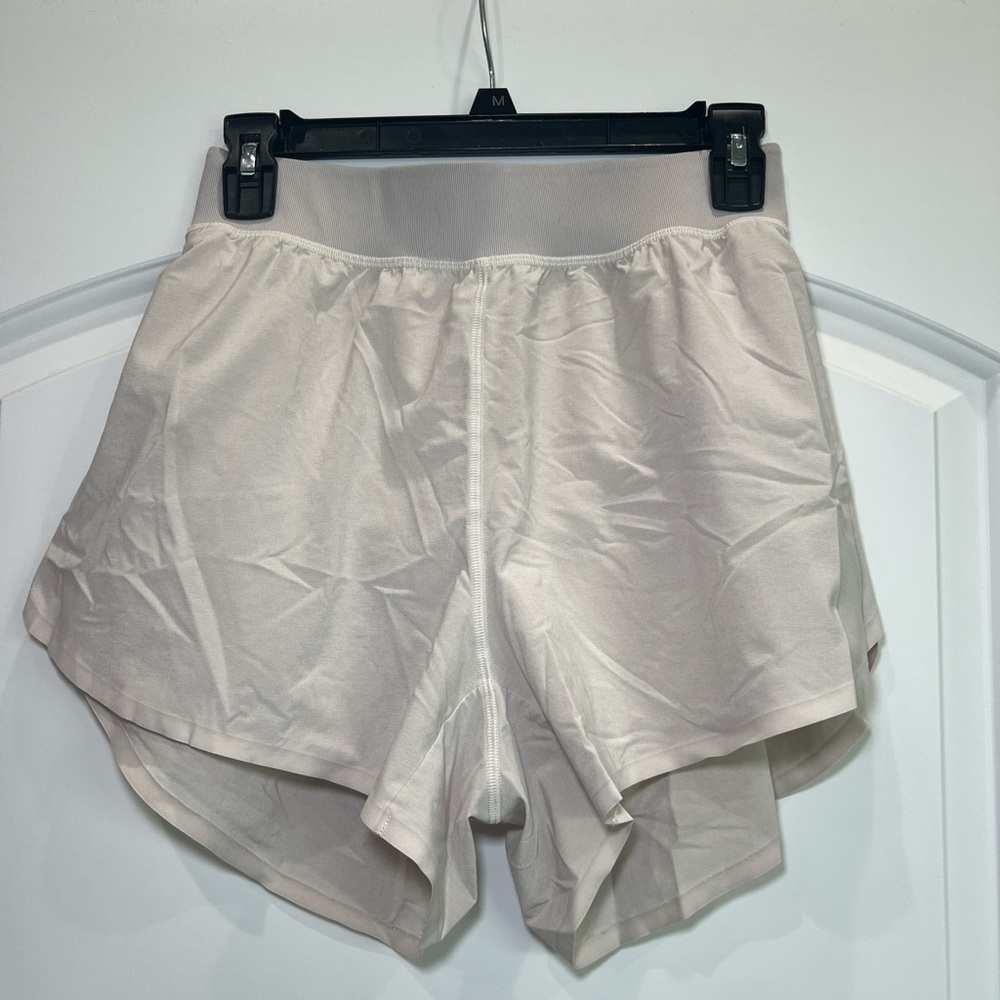 CRZ YOGA Women's Athletic Shorts - Cream